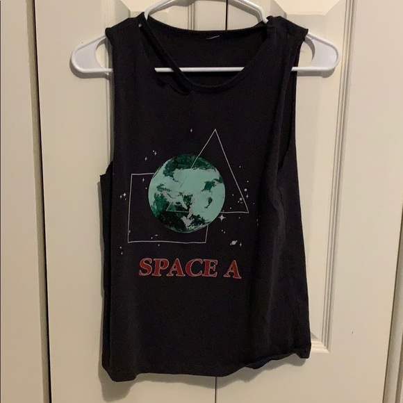 Distressed tank - Picture 3 of 7